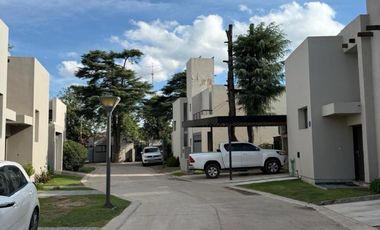 Casa en Housing 3 dormitorios EN ALQUILER en calle Poincaré, Argüello, Zona Norte