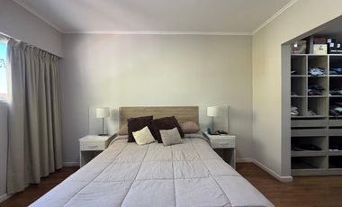 VENTA CASA 4 AMB. C/ GARAJE, QUINCHO Y PARRILLA BARRIO BOSQUE GRANDE
