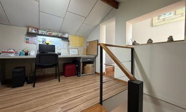 VENTA CASA 4 AMB. C/ GARAJE, QUINCHO Y PARRILLA BARRIO BOSQUE GRANDE