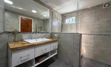 VENTA CASA 4 AMB. C/ GARAJE, QUINCHO Y PARRILLA BARRIO BOSQUE GRANDE