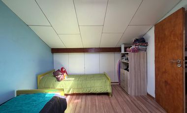 VENTA CASA 4 AMB. C/ GARAJE, QUINCHO Y PARRILLA BARRIO BOSQUE GRANDE