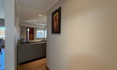 VENTA CASA 4 AMB. C/ GARAJE, QUINCHO Y PARRILLA BARRIO BOSQUE GRANDE