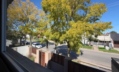 VENTA CASA 4 AMB. C/ GARAJE, QUINCHO Y PARRILLA BARRIO BOSQUE GRANDE