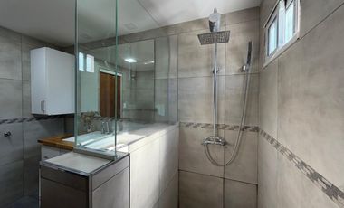VENTA CASA 4 AMB. C/ GARAJE, QUINCHO Y PARRILLA BARRIO BOSQUE GRANDE