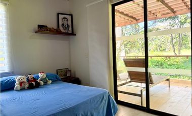 CASA CAMPESTRE EN UNIDAD CON VISTA A LOS CAMPOS DEL CLUB FARALLONES