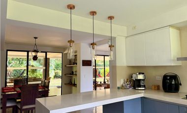 CASA CAMPESTRE EN UNIDAD CON VISTA A LOS CAMPOS DEL CLUB FARALLONES