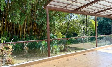CASA CAMPESTRE EN UNIDAD CON VISTA A LOS CAMPOS DEL CLUB FARALLONES