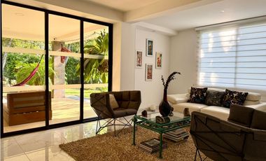 CASA CAMPESTRE EN UNIDAD CON VISTA A LOS CAMPOS DEL CLUB FARALLONES