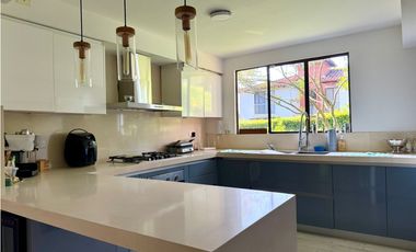 CASA CAMPESTRE EN UNIDAD CON VISTA A LOS CAMPOS DEL CLUB FARALLONES