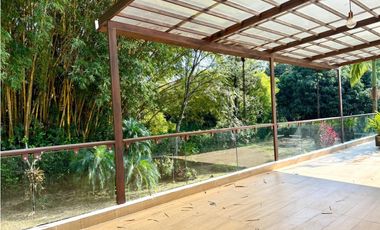 CASA CAMPESTRE EN UNIDAD CON VISTA A LOS CAMPOS DEL CLUB FARALLONES