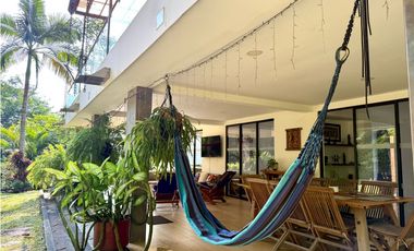 CASA CAMPESTRE EN UNIDAD CON VISTA A LOS CAMPOS DEL CLUB FARALLONES
