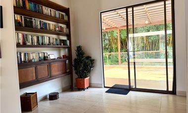CASA CAMPESTRE EN UNIDAD CON VISTA A LOS CAMPOS DEL CLUB FARALLONES