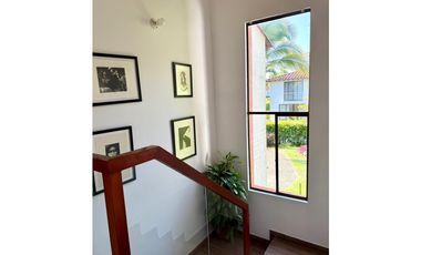 CASA CAMPESTRE EN UNIDAD CON VISTA A LOS CAMPOS DEL CLUB FARALLONES