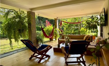 CASA CAMPESTRE EN UNIDAD CON VISTA A LOS CAMPOS DEL CLUB FARALLONES