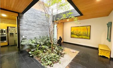 Vendo hermosa casa en Envigado sector Montessori