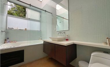 Vendo hermosa casa en Envigado sector Montessori