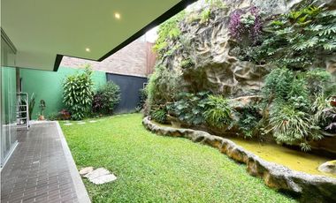 Vendo hermosa casa en Envigado sector Montessori