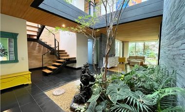 Vendo hermosa casa en Envigado sector Montessori