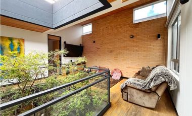Vendo hermosa casa en Envigado sector Montessori