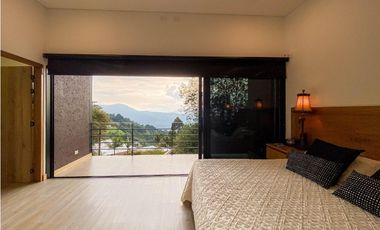 ESPECTACULAR CASA EN ALTO DE LAS PALMAS