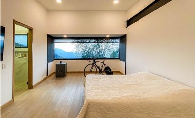 ESPECTACULAR CASA EN ALTO DE LAS PALMAS