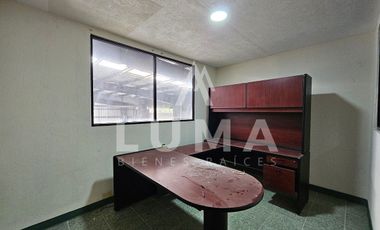 Renta de Nave industrial,  oficinas y patio de maniobras en Ave Edzna