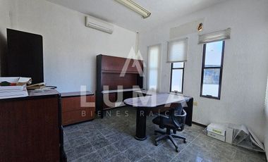 Renta de Nave industrial,  oficinas y patio de maniobras en Ave Edzna