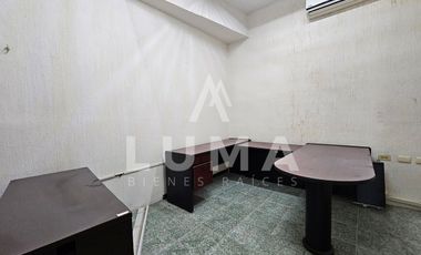 Renta de Nave industrial,  oficinas y patio de maniobras en Ave Edzna