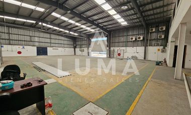 Renta de Nave industrial,  oficinas y patio de maniobras en Ave Edzna