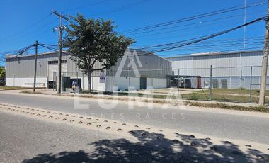 Renta de Nave industrial,  oficinas y patio de maniobras en Ave Edzna