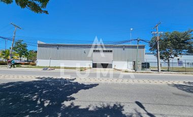 Renta de Nave industrial,  oficinas y patio de maniobras en Ave Edzna