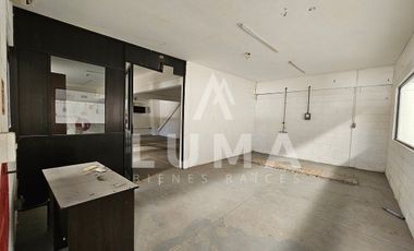 Renta de Nave industrial,  oficinas y patio de maniobras en Ave Edzna
