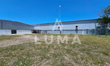 Renta de Nave industrial,  oficinas y patio de maniobras en Ave Edzna