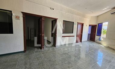 Renta de Nave industrial,  oficinas y patio de maniobras en Ave Edzna