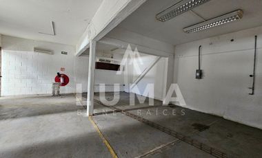 Renta de Nave industrial,  oficinas y patio de maniobras en Ave Edzna
