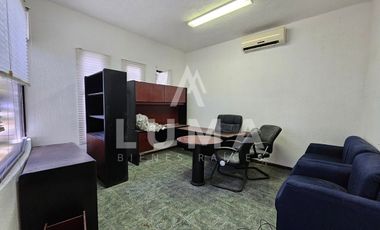 Renta de Nave industrial,  oficinas y patio de maniobras en Ave Edzna
