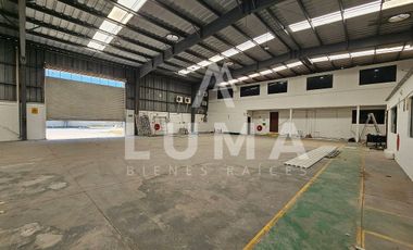 Renta de Nave industrial,  oficinas y patio de maniobras en Ave Edzna
