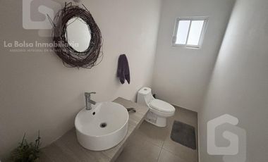 Casa amueblada en RENTA en Lomas de la Rioja