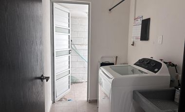 Casa amueblada en RENTA en Lomas de la Rioja
