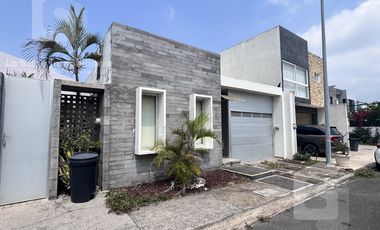 Casa amueblada en RENTA en Lomas de la Rioja