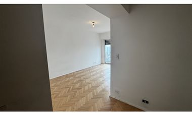 Venta tres ambientes con lavadero - piso alto vista abierta - flores