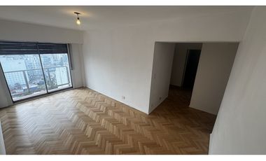 Venta tres ambientes con lavadero - piso alto vista abierta - flores