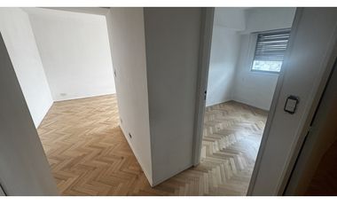 Venta tres ambientes con lavadero - piso alto vista abierta - flores