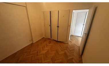 Venta tres ambientes con lavadero - piso alto vista abierta - flores