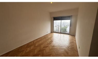 Venta tres ambientes con lavadero - piso alto vista abierta - flores