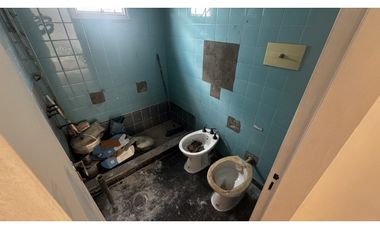 Venta tres ambientes con lavadero - piso alto vista abierta - flores
