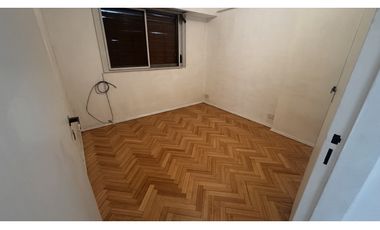 Venta tres ambientes con lavadero - piso alto vista abierta - flores