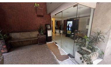 Venta tres ambientes con lavadero - piso alto vista abierta - flores