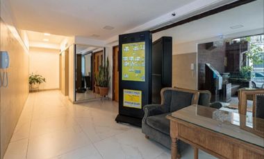 Venta tres ambientes con lavadero - piso alto vista abierta - flores