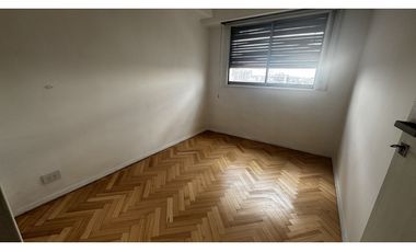 Venta tres ambientes con lavadero - piso alto vista abierta - flores